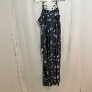 Wild Fable Romper size M color gray with floral print